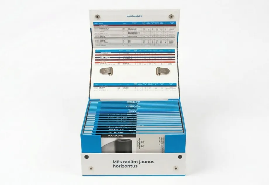 Icopal paraugu kastes saturs ar paraugu aploksnēm gan PVC, gan bitumena segumam